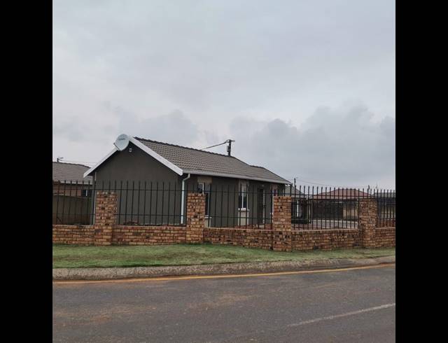 3 BEDROOM HOUSE FOR SALE IN SAVANNA CITY